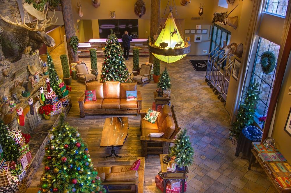 The Grand Hotel At The Grand Canyon Tusayan Εξωτερικό φωτογραφία The lobby of the Grand Country Hotel and Resorts