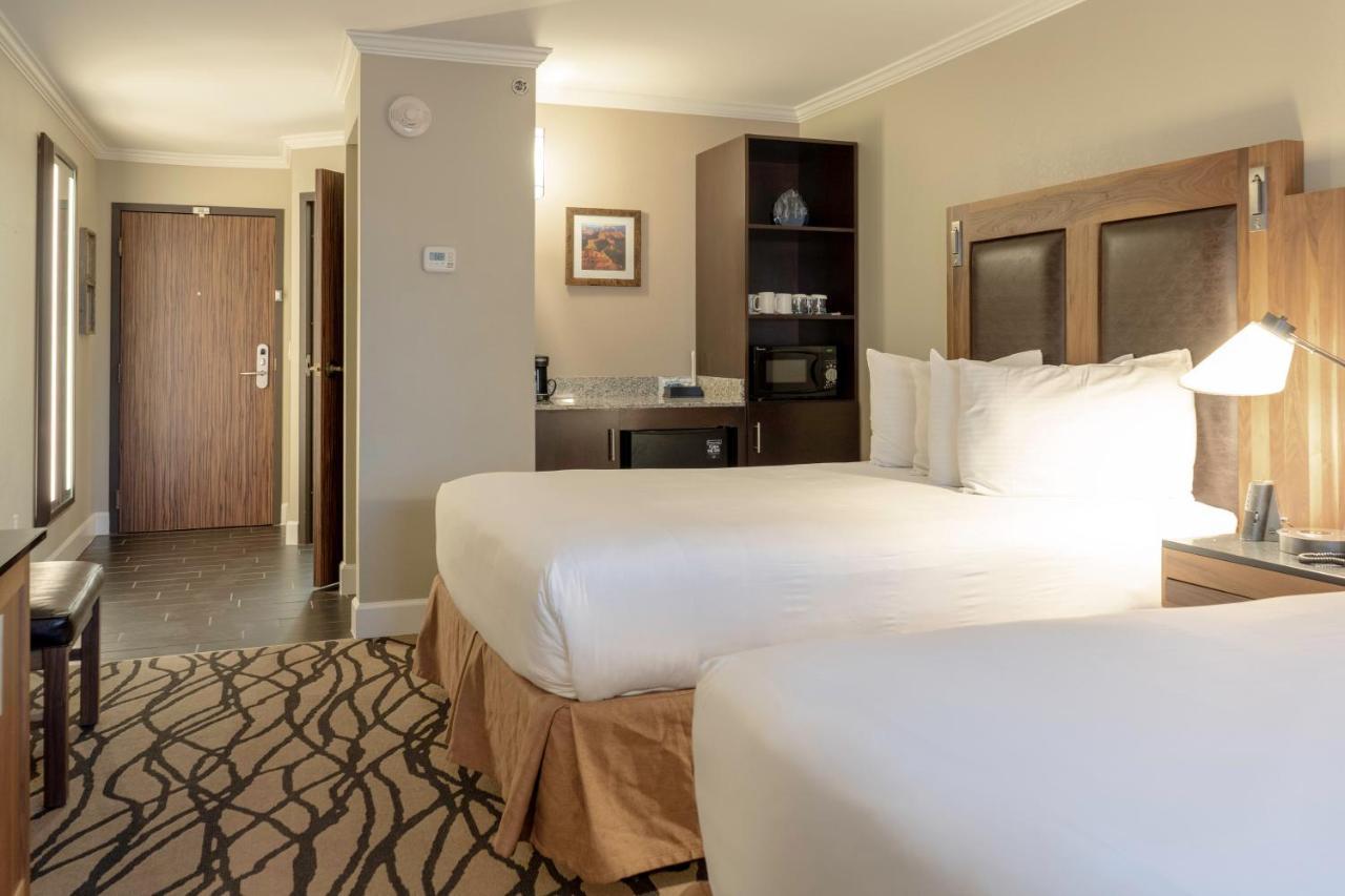 The Grand Hotel At The Grand Canyon Tusayan Εξωτερικό φωτογραφία A typical guest room at the Hilton San Francisco