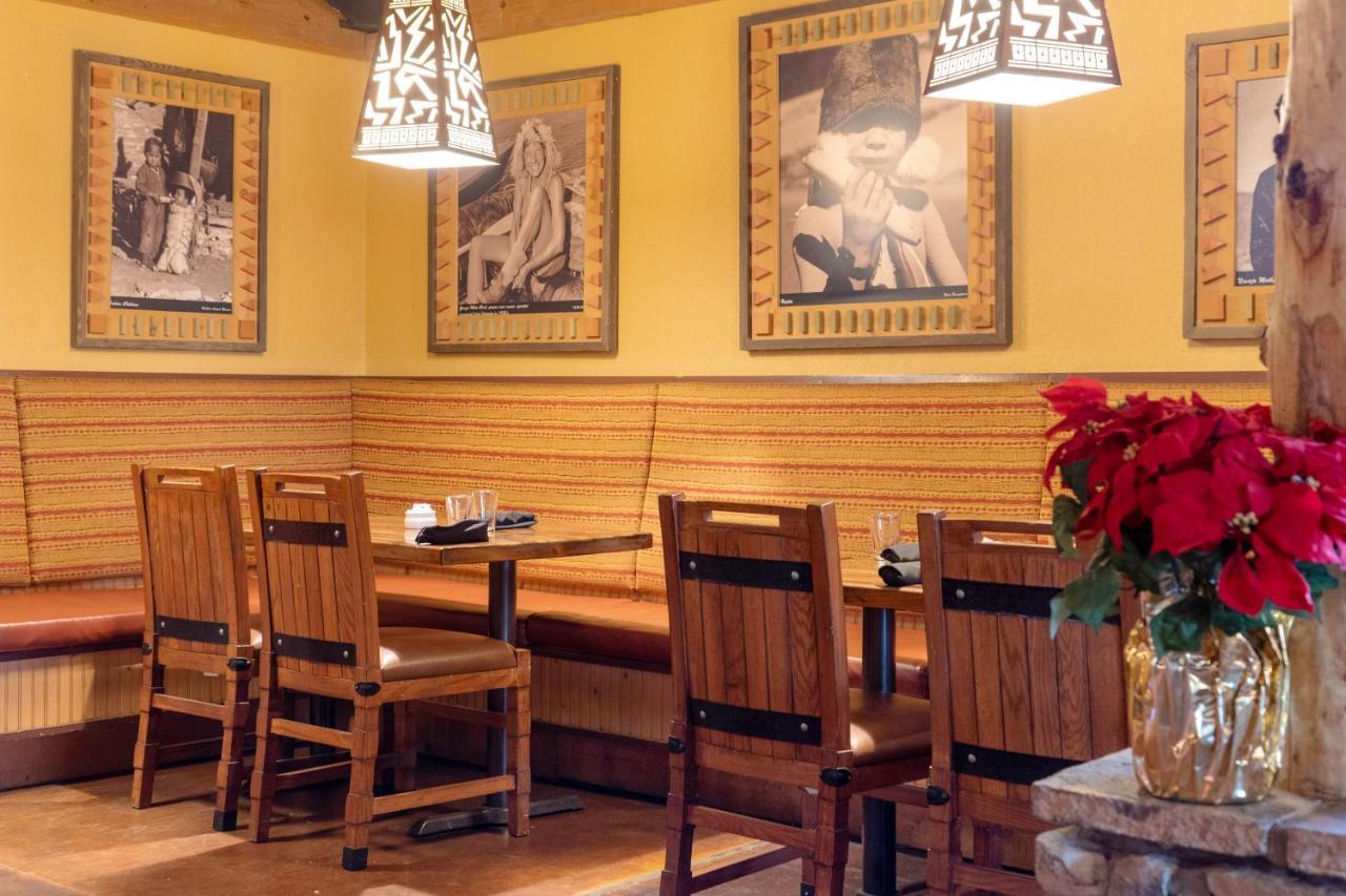 The Grand Hotel At The Grand Canyon Tusayan Εξωτερικό φωτογραφία Interior of a typical Outback Steakhouse
